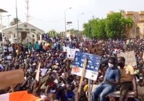 Елисейский дворец распространил заявление, в котором говорится, что Франция даст ответ в немедленной и непреклонной манере, в случае нападения на граждан, армию, дипломатов и интересы страны в Нигере