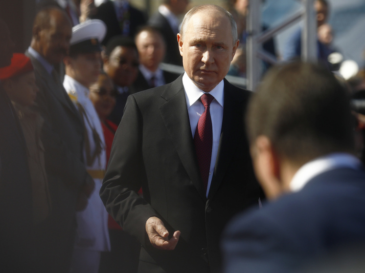 Путин и лидеры стран Африки посетили Кронштадт в День ВМФ
