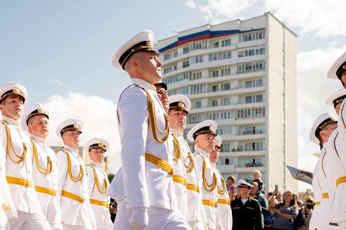 День вмф в мурманске. Праздник день ВМФ Мурманск. Мурманск морфлот. Моряк фото. Военнослужащий флота.