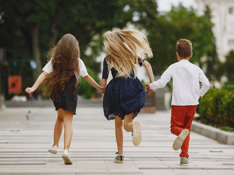 Многие подростки противятся стремлению родителей запереть их в престижных отелях