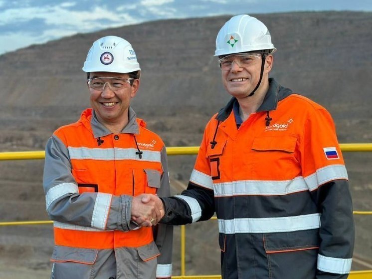 Глава Якутии встретился с работниками крупнейшего золотодобывающего кластера Дальнего Востока - "Гросс"