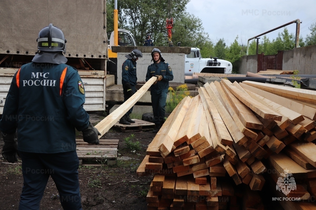 Строительные тн. Строительная брига в Орле с выездом в регионе. Луганск строительство. Фото огромный косяк при строительстве. Что такое Дока из строительных материалов.