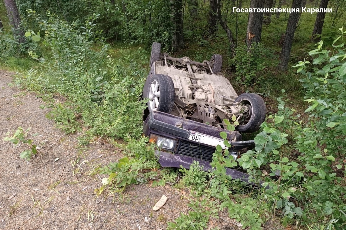 ГИБДД сообщила о судьбе водителя, пострадавшего в перевернувшейся машине в Карелии