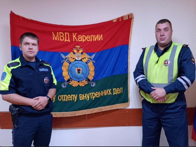 Сотрудники ГИБДД помогли туристам со сломавшейся машиной пережить дождливую ночь