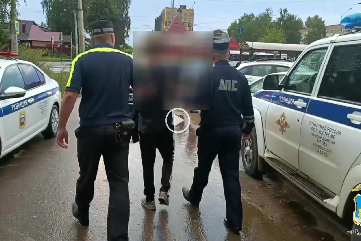 Костромского полицейского чуть не задавил неадекватный мужчина