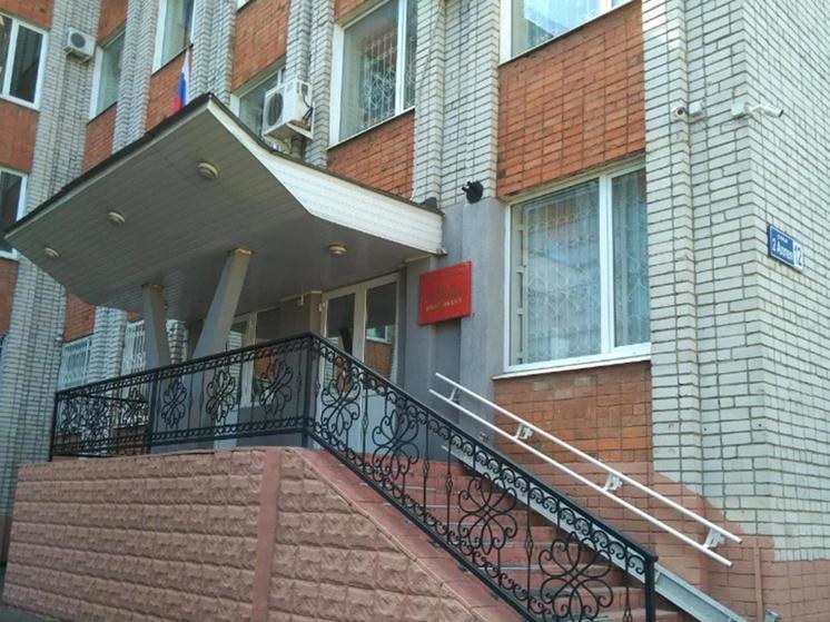 Специалисты проверяют сигнал о минировании гарнизонного суда в Брянске