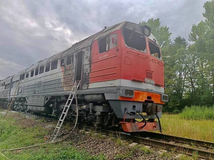 Тепловоз загорелся в Псковской области