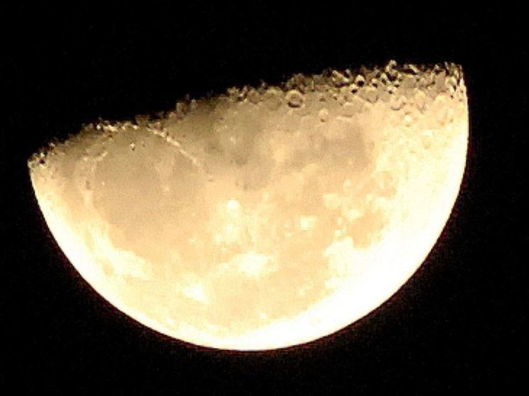 Суперлуние можно будет увидеть сегодня ночью в Подмосковье