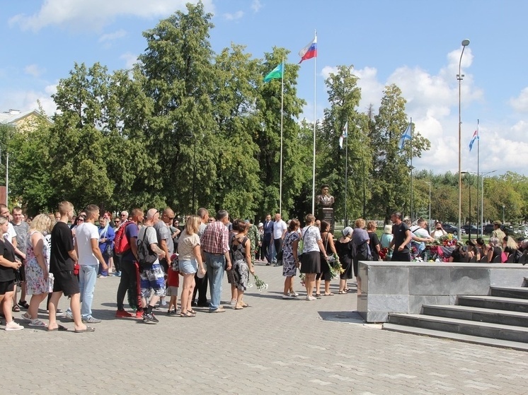 В Каменске-Уральском простились со стрелком, погибшим в зоне СВО