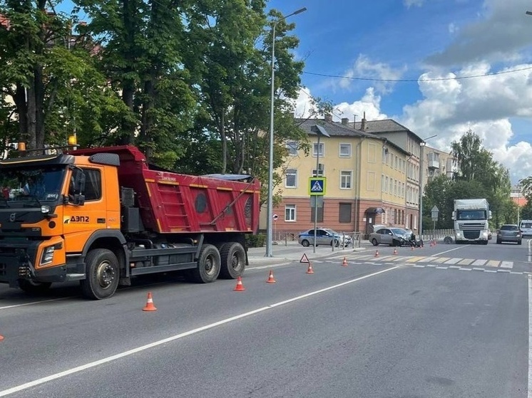 В Черняховске легковушка не уступила дорогу и врезалась в грузовик