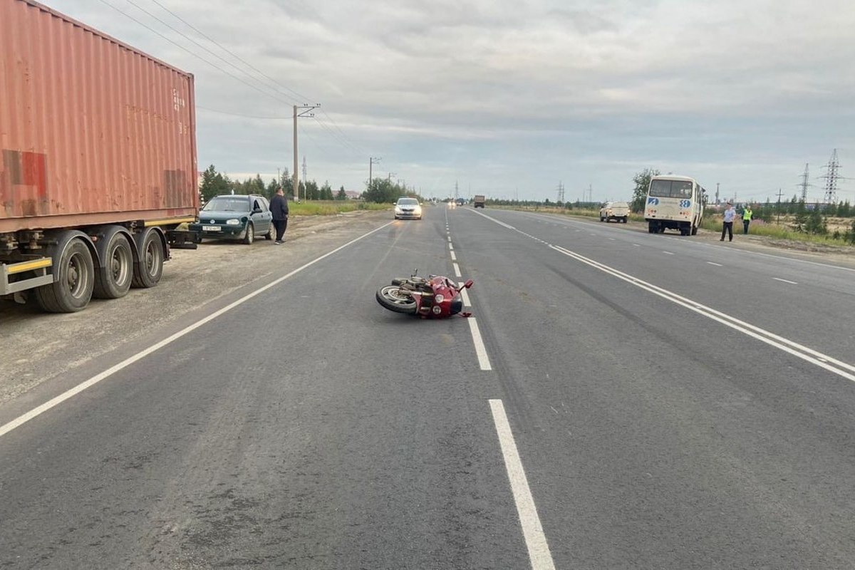 В Новом Уренгое мотоциклист погиб в ДТП с автобусом - МК Ямал