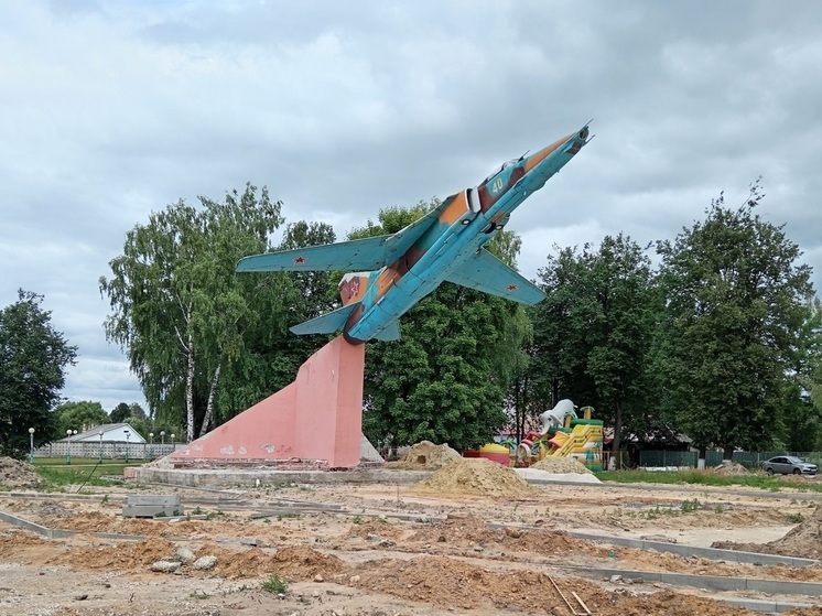 В калужском Кирове выбирают цвет для памятника-самолета