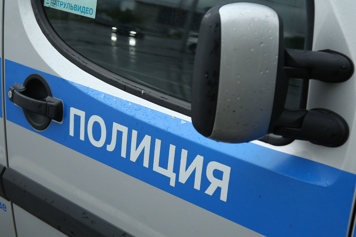 Мужчина в Звенигороде выбил стекло на автобусной остановке