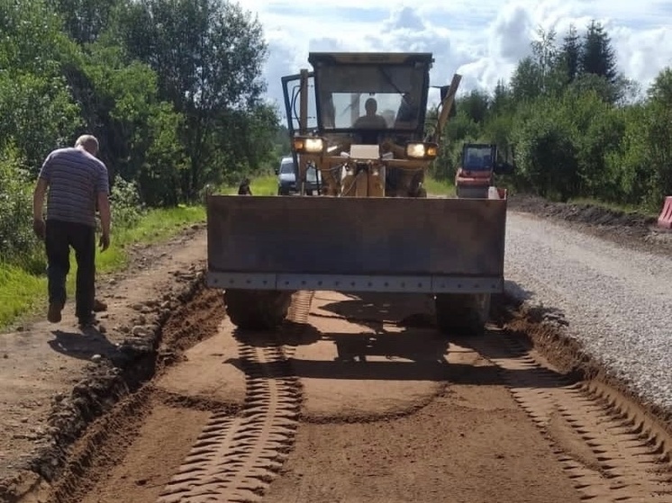 В Новгородской области ремонтируют мост через реку Ситница