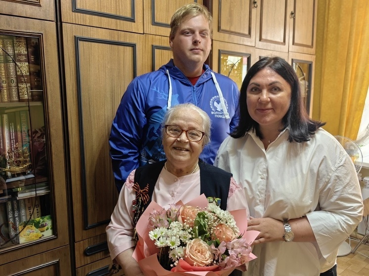 Глава Лабытнанги поздравила с 85-летием ветерана ВОВ Хилью Мелькову