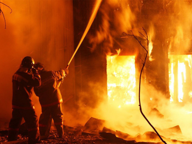 Удары молнией стали причиной двух пожаров в Хакасии