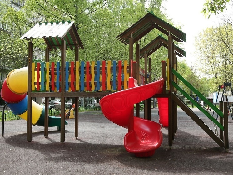 7-летняя девочка получила травму на детской площадке в Балашихе