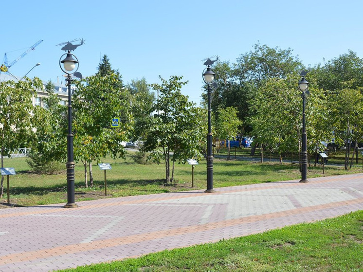 В барнаульском сквере Десантников установили памятные таблички ко Дню ВДВ
