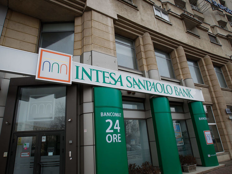 Итальянский банк Intesa Sanpaolo закроет отделение в Москве