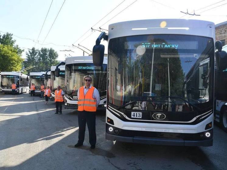 В Омск привезли еще 40 экологичных троллейбусов «Адмирал»