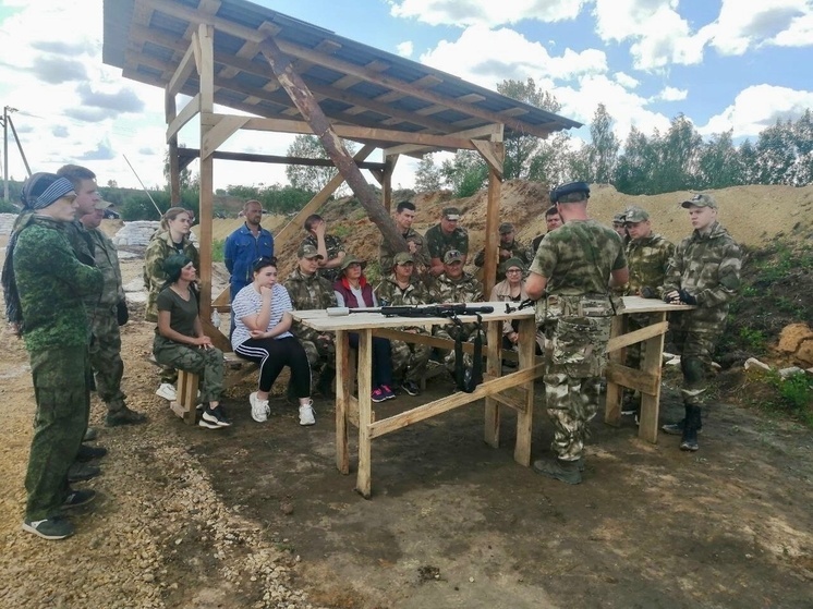 В Орле народных дружинников учили обращаться с оружием
