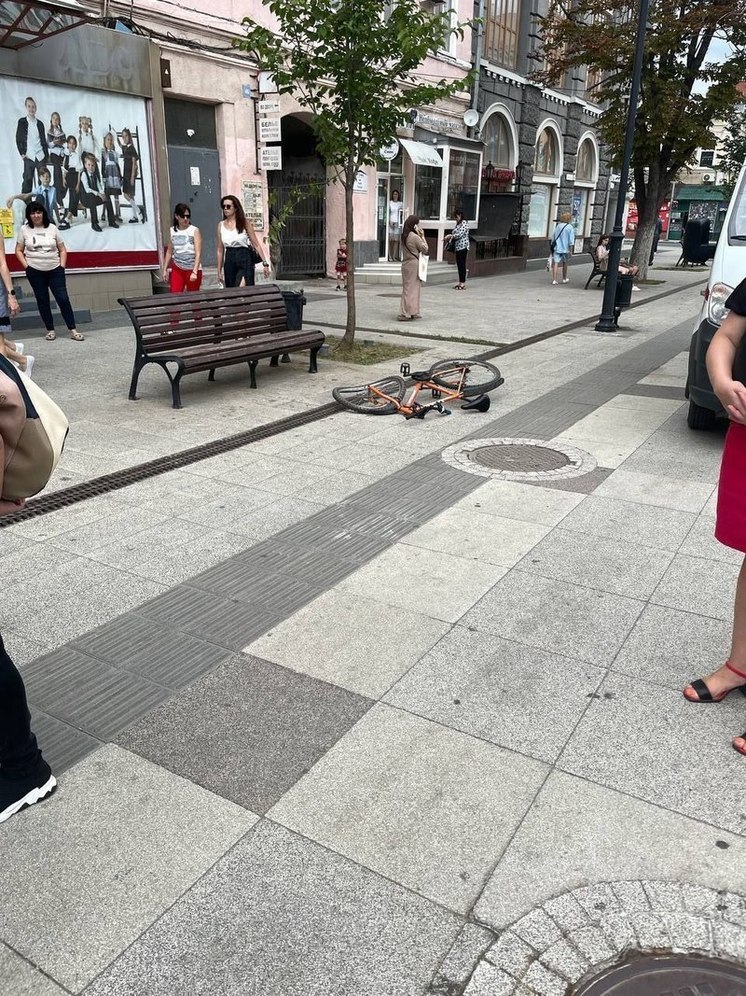 На проспекте Столыпина в Саратове под колеса велосипеда попала девочка