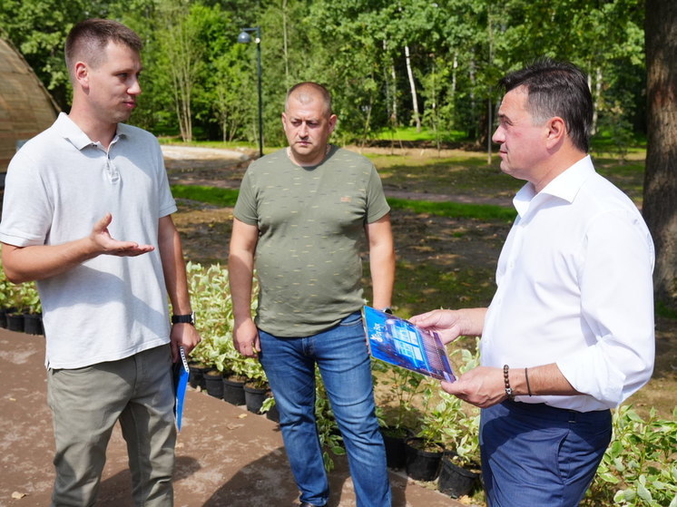 Андрей Воробьев проверил ход благоустройства Фрязинского лесопарка