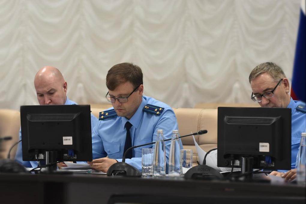 Более 13 тысяч нарушений федерального закона выявила прокуратура Псковской области