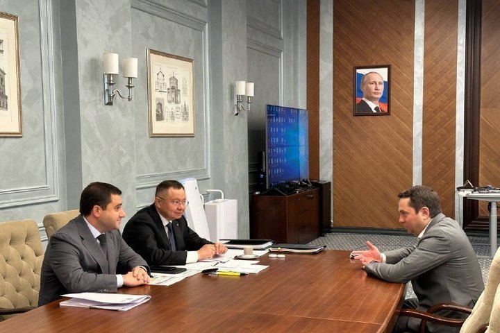 Андрей Чибис и Ирек Файзуллин обсудили реализацию президентских поручений