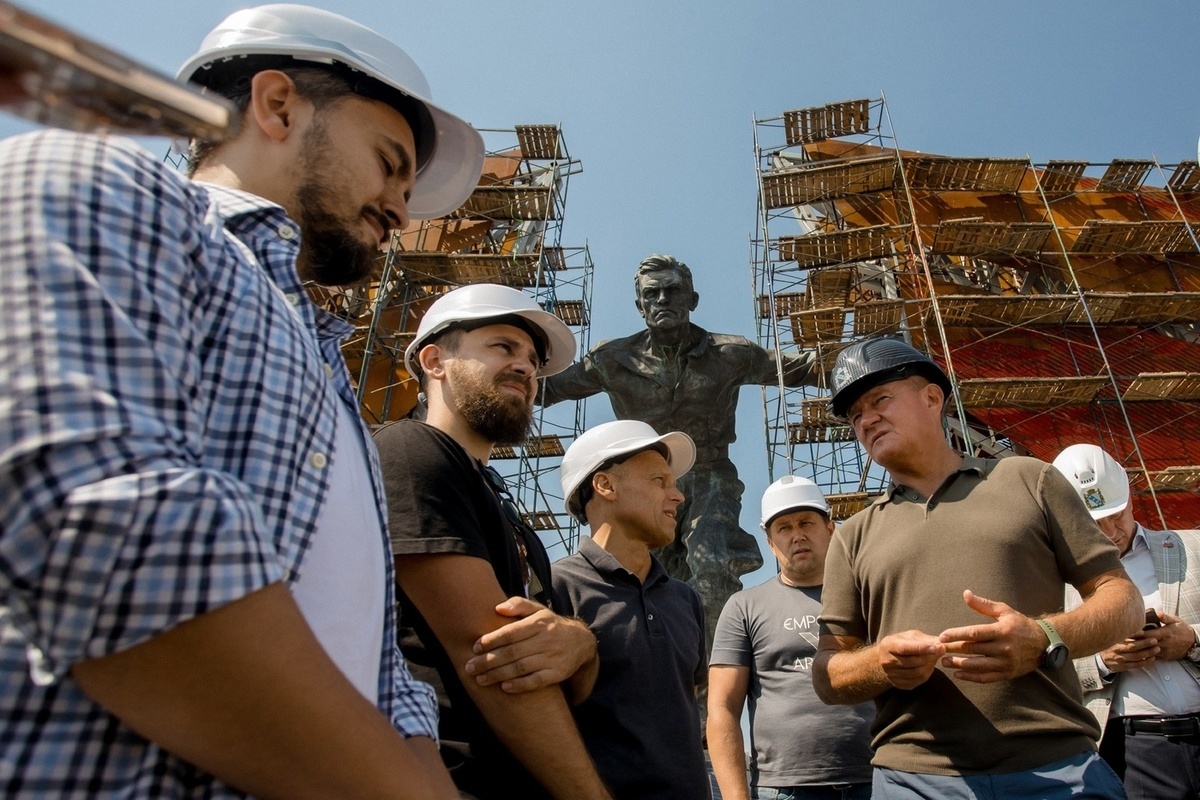 Губернатор Старовойт проверил строительство мемориала «Курская битва»