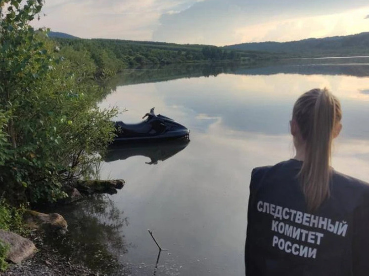 В Красноярском крае ищут тела утонувших после катания на гидроцикле