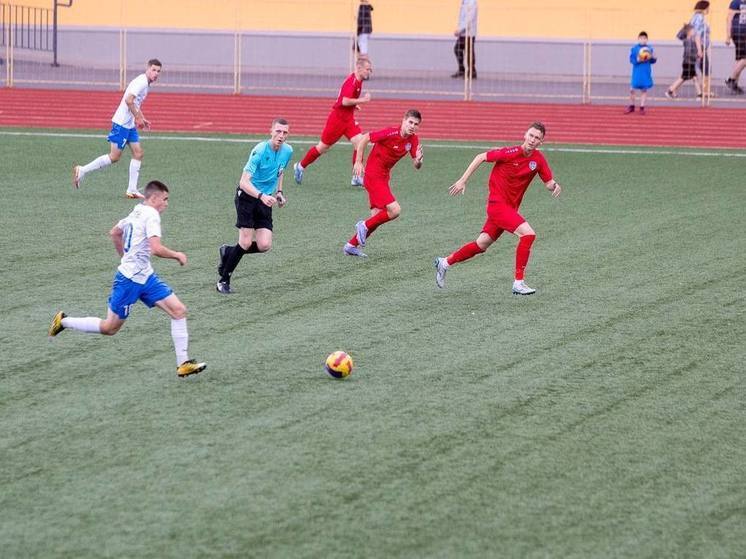 Более 3 тысяч болельщиков собрал футбольный матч на псковском «Машиностроителе»