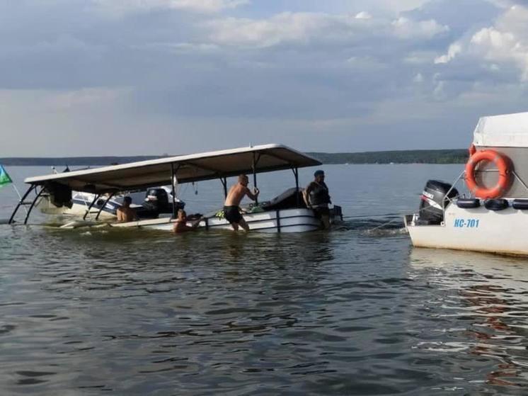 В Новосибирске обнародовали фото лодки, затонувшей в День ВДВ