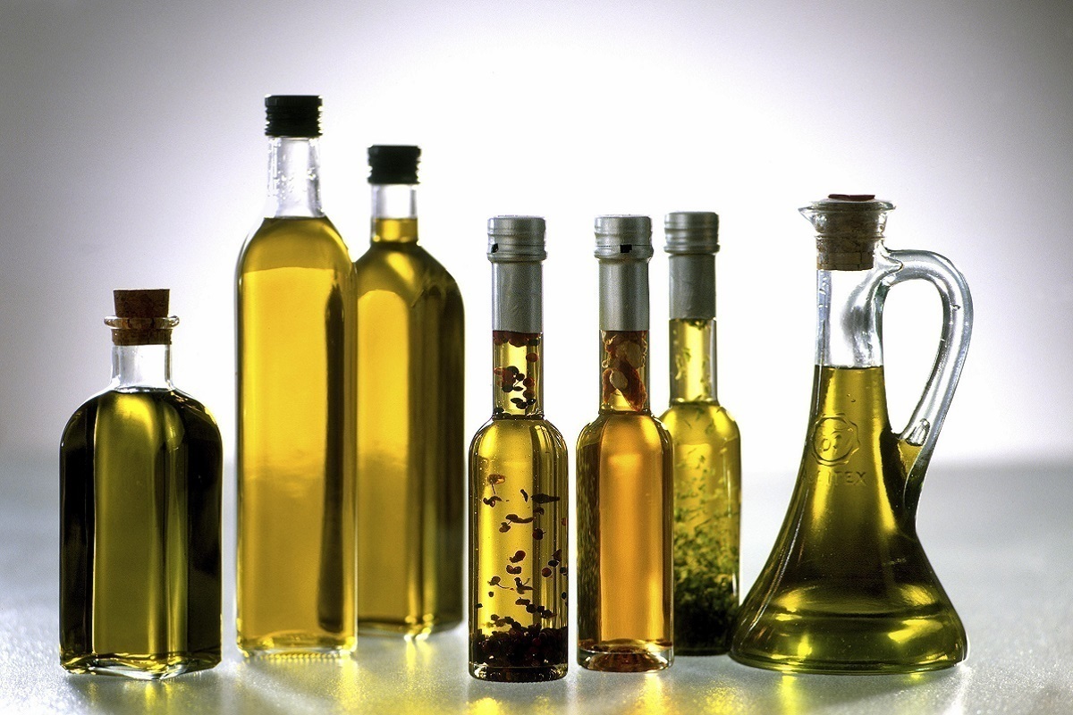 Виды растительных масел. Растительное масло разновидности. Основной вид растительного масла. Бутылка для масла.
