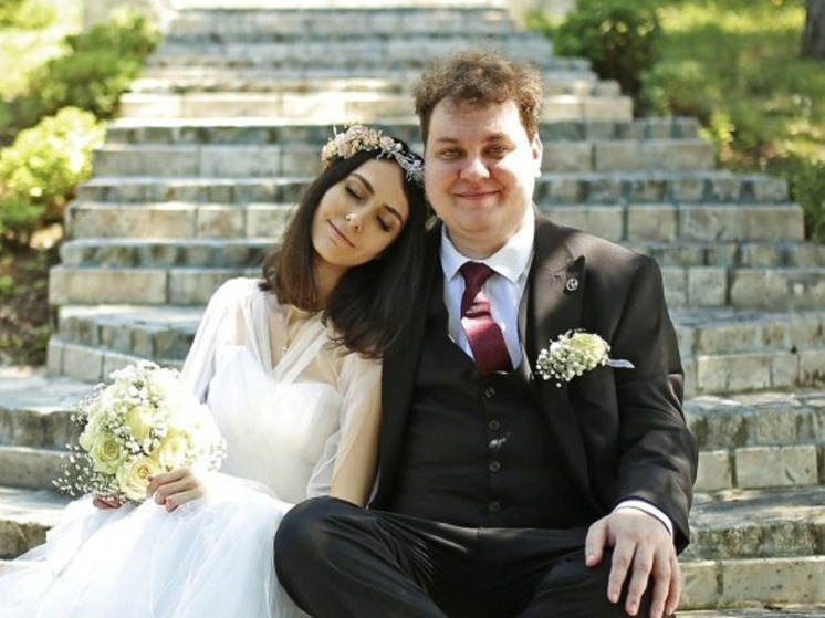 Возлюбленная блогера Хованского показала фото со свадьбы с ним