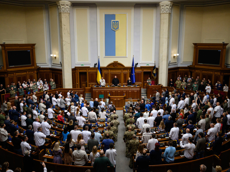 Политолог считает, что у президента Украины остался один способ продлить нахождение у власти