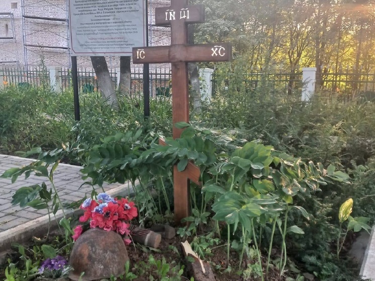 Крест сломал на братской могиле в Калужской области паломник монастыря