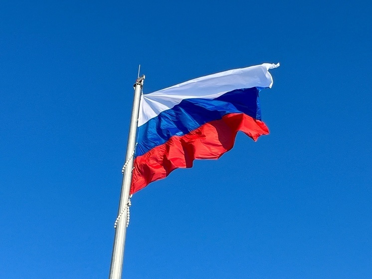 В Катравоже установили 22-метровый флагшток для российского триколора