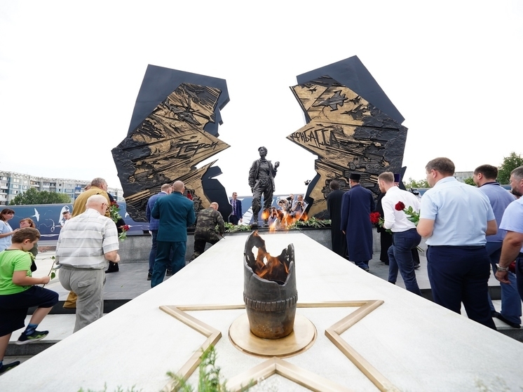 В Новокузнецке открыли мемориал бойцу с позывным «Корса»