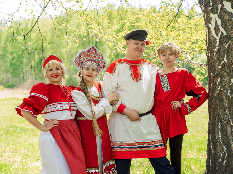 Восемь томских семей участвуют во всероссийском конкурсе “Семья года”