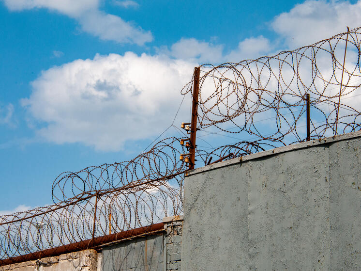 Омский заключенный три часа удерживал в заложниках медработницу