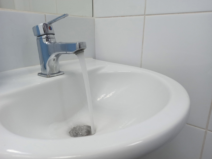 Томский Роспотребнадзор проверит качество питьевой воды после массовых отключений