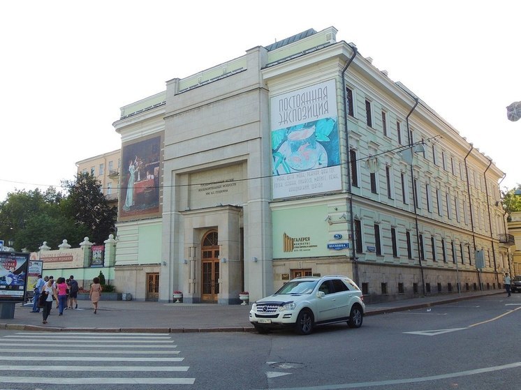 Посетителей Пушкинского музея эвакуировали из-за ложной тревоги