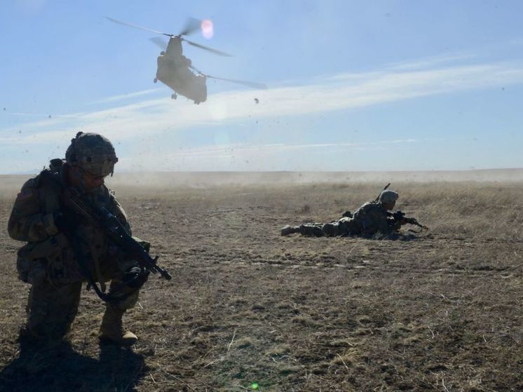 По данным Fox News, американские военнослужащие на Украине получат дополнительные выплаты