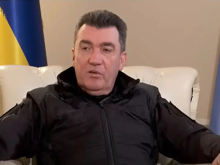 Данилов заявил, что Украина продолжит вывозить зерно по Черному морю