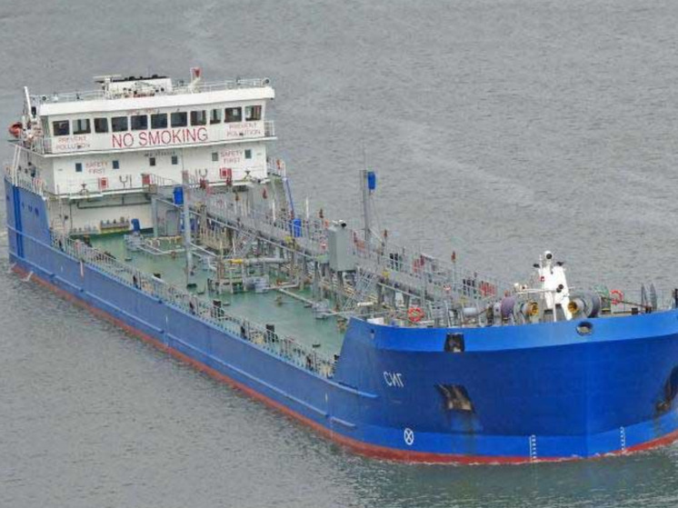 Два буксира добрались до места подрыва танкера в Керченском проливе