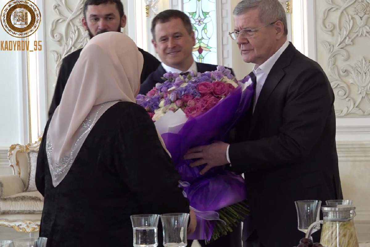 Маму Рамзана Кадырова наградили орденом