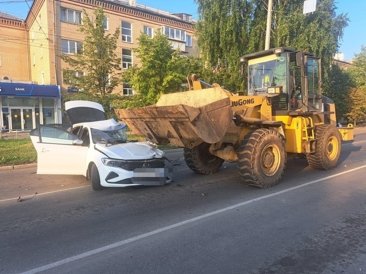 Водителя легковушки увезли в больницу после ДТП в Копейске