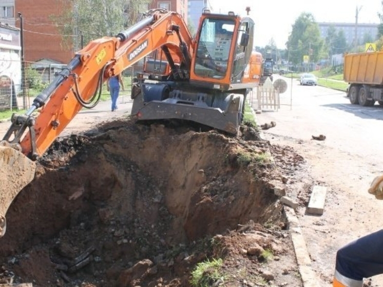 Ремонт водопроводов ведут на улицах Фалаалеева и Новостроительной в Ижевске