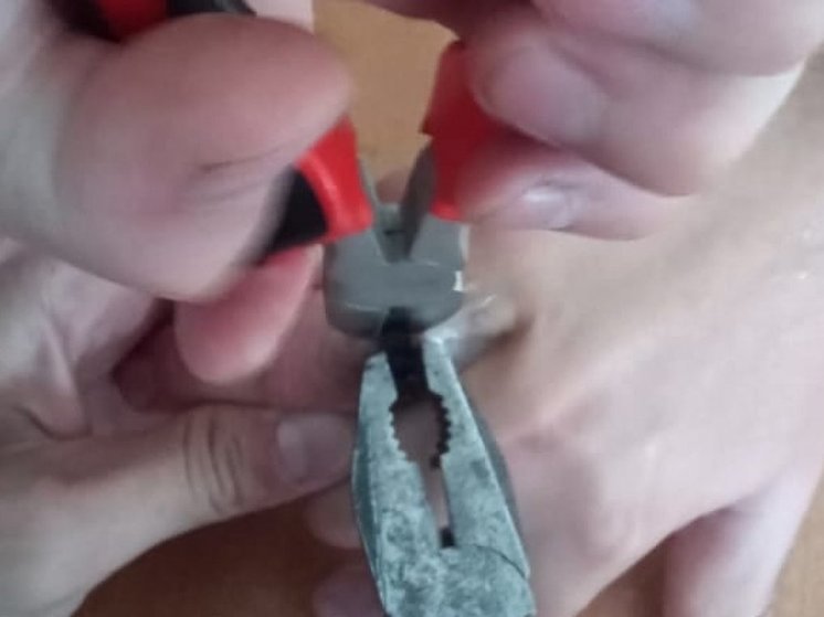 Спасатели помогли двоим жителям Новосибирска снять кольца с отекших пальцев